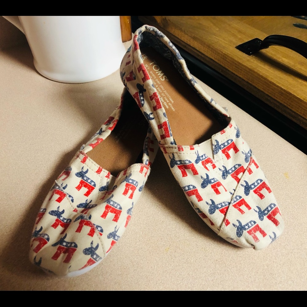 “Democratic Party” Toms 5.5